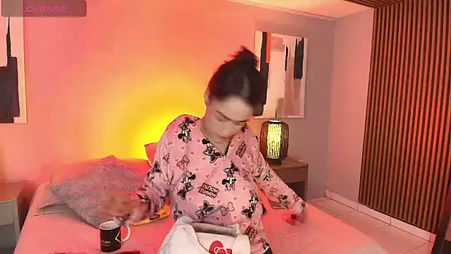 emily roberts1 online show from October 2025 01:01:01 PM
