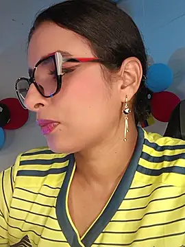 Snapshot of Alizon_1 chatting on June 2026 04:46:01 PM Alizon 1 online show from June 2026 04:46:01 PM