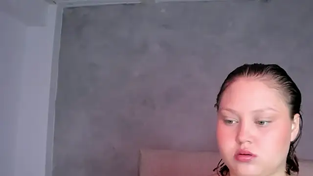 YuliCardona  online show from June 2026 05:44:01 PM