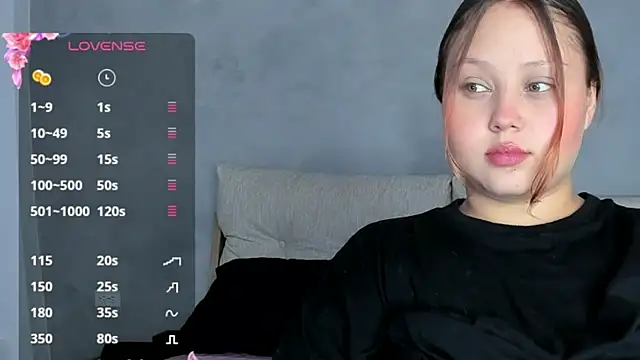 YuliCardona  online show from June 2026 05:03:02 PM
