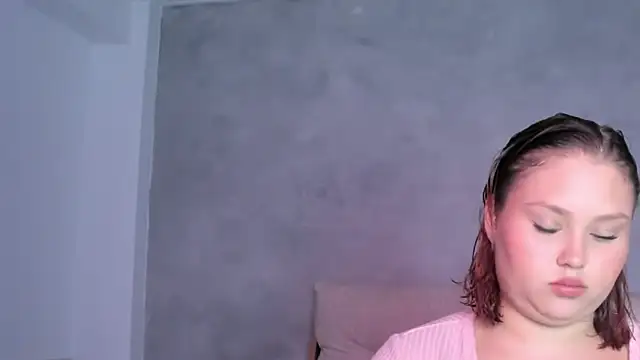 YuliCardona  online show from June 2026 07:30:02 PM