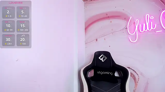 Snapshot of YuliCardona_ chatting on October 2025 04:44:02 AM YuliCardona online show from October 2025 04:44:02 AM