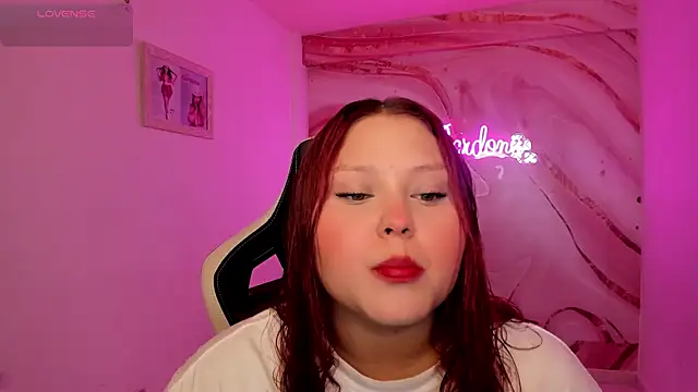 Snapshot of YuliCardona_ chatting on November 2025 05:05:02 PM YuliCardona online show from November 2025 05:05:02 PM