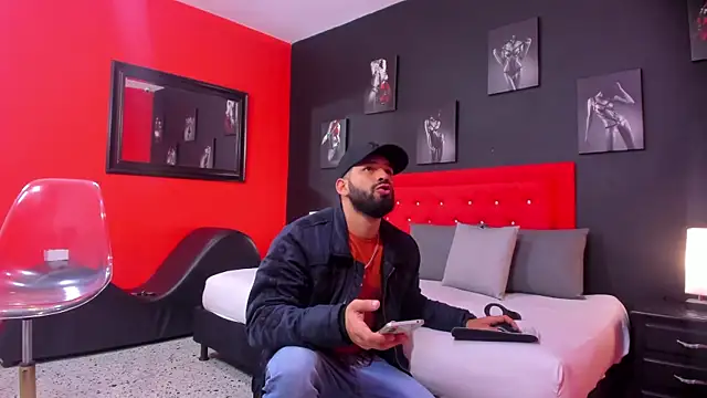 Thiagogomez online show from November 2025 12:52:02 PM