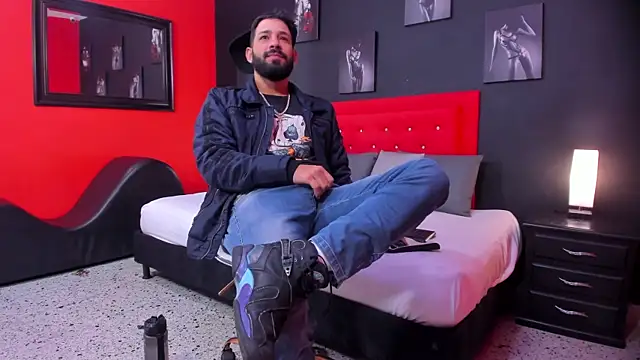 Thiagogomez online show from November 2025 12:32:01 PM