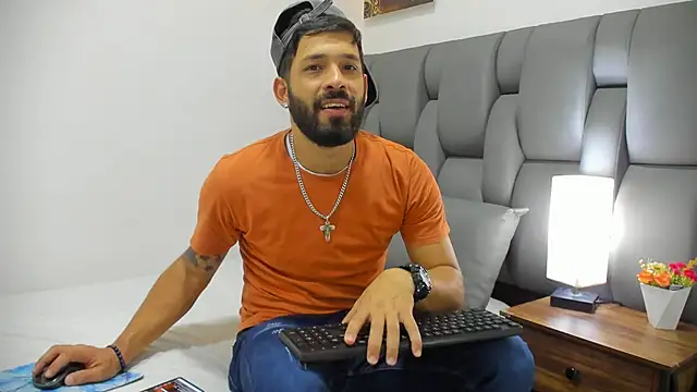 Thiagogomez online show from March 2026 07:20:01 PM