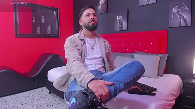 Thiagogomez online show from December 2025 12:20:02 PM