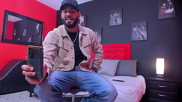 Thiagogomez online show from November 2025 12:31:02 PM