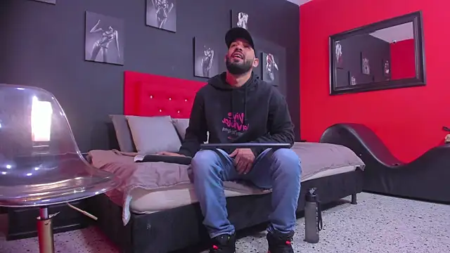 Thiagogomez online show from November 2025 12:38:01 PM