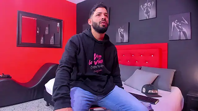 Thiagogomez online show from October 2025 12:28:01 PM