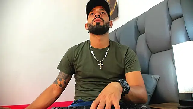 Thiagogomez online show from April 2026 07:42:01 PM