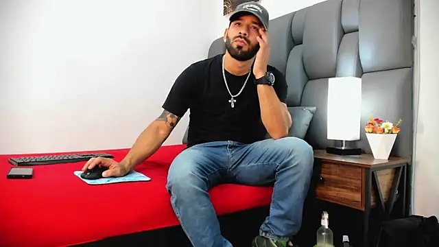 Thiagogomez online show from April 2026 07:06:02 PM