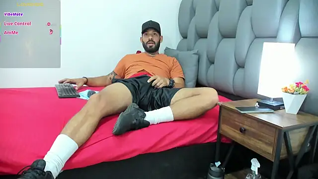 Thiagogomez online show from February 2026 07:25:02 PM