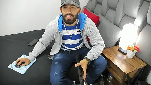 Thiagogomez online show from March 2026 07:17:01 PM