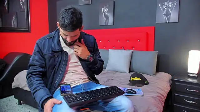 Thiagogomez online show from October 2025 12:28:01 PM