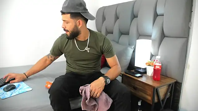 Thiagogomez online show from March 2026 07:13:02 PM