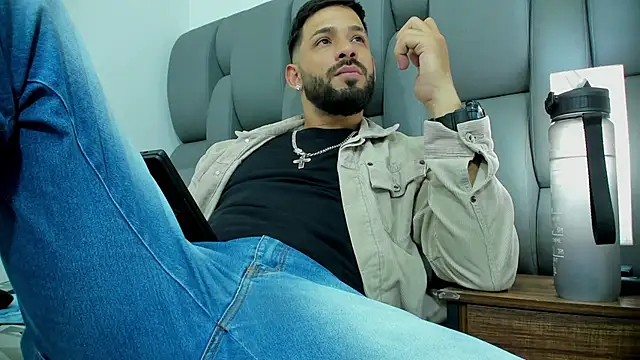 Thiagogomez online show from March 2026 07:30:03 PM