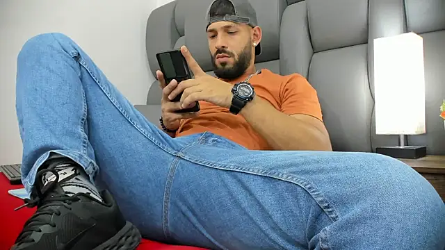 Thiagogomez online show from March 2026 07:15:01 PM