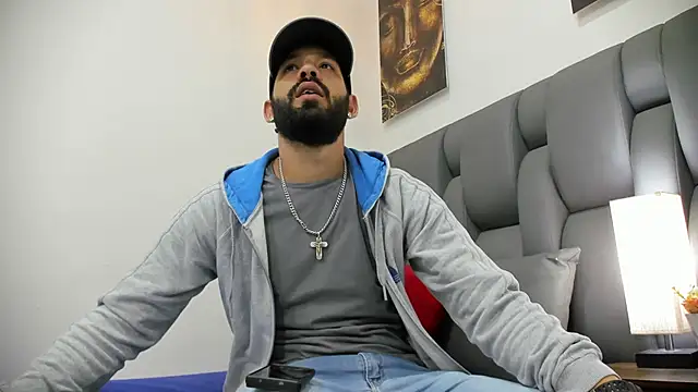 Thiagogomez online show from March 2026 07:07:02 PM