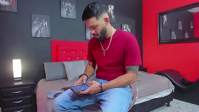 Thiagogomez online show from October 2025 12:29:02 PM