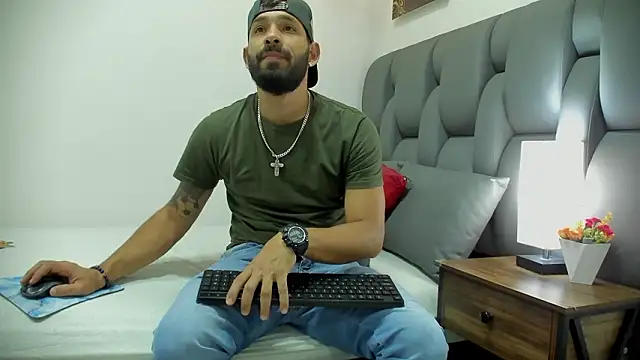 Thiagogomez online show from March 2026 07:21:01 PM