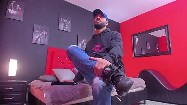 Thiagogomez online show from November 2025 12:27:02 PM