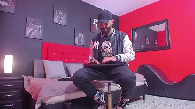 Thiagogomez online show from November 2025 12:28:02 PM