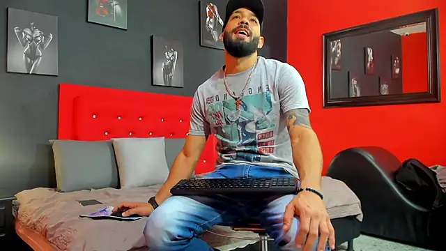 Thiagogomez online show from September 2025 12:23:01 PM