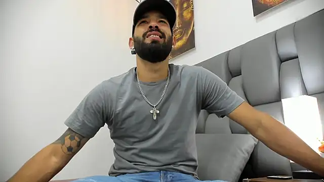 Thiagogomez online show from March 2026 07:10:02 PM