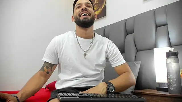 Thiagogomez online show from March 2026 07:16:02 PM