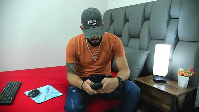 Thiagogomez online show from March 2026 07:29:01 PM