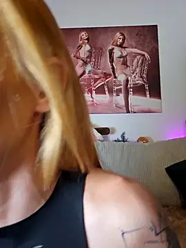 LessiaMia online show from March 2026 05:02:02 PM