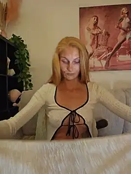 LessiaMia online show from May 2026 07:40:01 PM