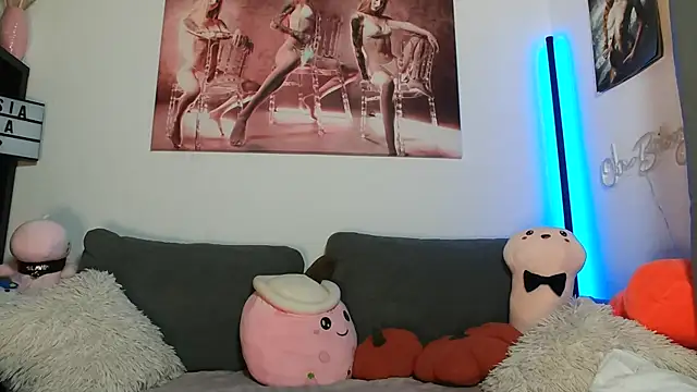 LessiaMia online show from October 2025 03:46:02 PM