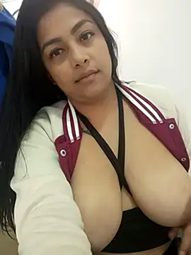 Snapshot of ViolettAndCandy chatting on February 2025 06:35:02 PM ViolettAndCandy online show from February 2025 06:35:02 PM