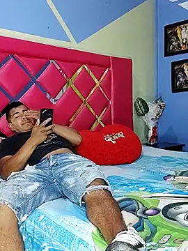 Snapshot of ViolettAndCandy chatting on December 2025 03:06:02 PM ViolettAndCandy online show from December 2025 03:06:02 PM