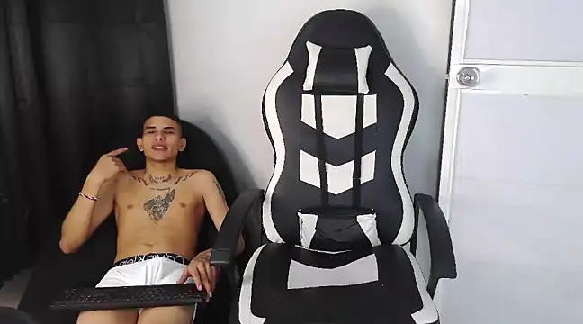 Snapshot of hot_king20 chatting on February 2025 05:41:02 AM hot king20 online show from February 2025 05:41:02 AM