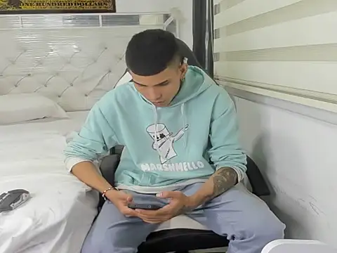 Snapshot of hot_king20 chatting on February 2025 04:46:02 AM hot king20 online show from February 2025 04:46:02 AM