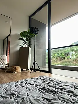 Helenbronwx online show from January 2025 07:08:01 PM