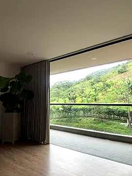 Helenbronwx online show from September 2025 03:23:01 PM