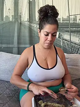 Snapshot of Bigbuttbrooklynn chatting on April 2026 06:42:02 PM Bigbuttbrooklynn online show from April 2026 06:42:02 PM