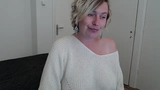 Snapshot of cumfun chatting on October 2025 09:04:02 PM cumfun online show from October 2025 09:04:02 PM