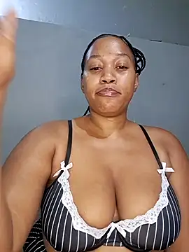 Snapshot of Toya_P chatting on October 2025 09:06:01 PM Toya P online show from October 2025 09:06:01 PM