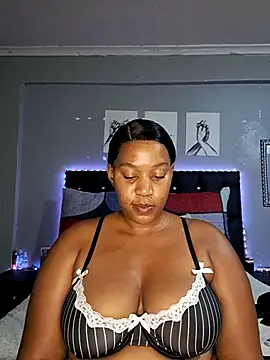 Snapshot of Toya_P chatting on September 2025 07:47:01 PM Toya P online show from September 2025 07:47:01 PM