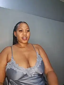 Snapshot of Toya_P chatting on October 2025 07:36:01 PM Toya P online show from October 2025 07:36:01 PM