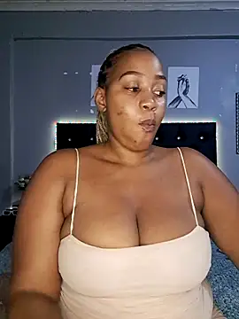 Snapshot of Toya_P chatting on March 2025 09:20:01 PM Toya P online show from March 2025 09:20:01 PM