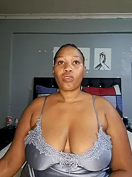 Snapshot of Toya_P chatting on October 2025 12:04:02 PM Toya P online show from October 2025 12:04:02 PM