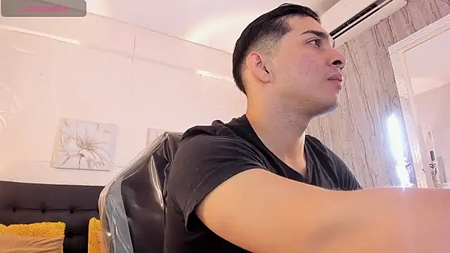 Snapshot of JUANDIAMONDS98 chatting on November 2025 01:22:01 PM JUANDIAMONDS98 online show from November 2025 01:22:01 PM