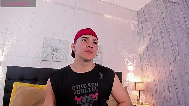 Snapshot of JUANDIAMONDS98 chatting on November 2025 01:32:02 PM JUANDIAMONDS98 online show from November 2025 01:32:02 PM