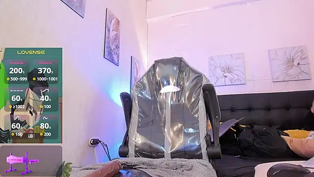 Snapshot of JUANDIAMONDS98 chatting on December 2025 09:04:02 AM JUANDIAMONDS98 online show from December 2025 09:04:02 AM